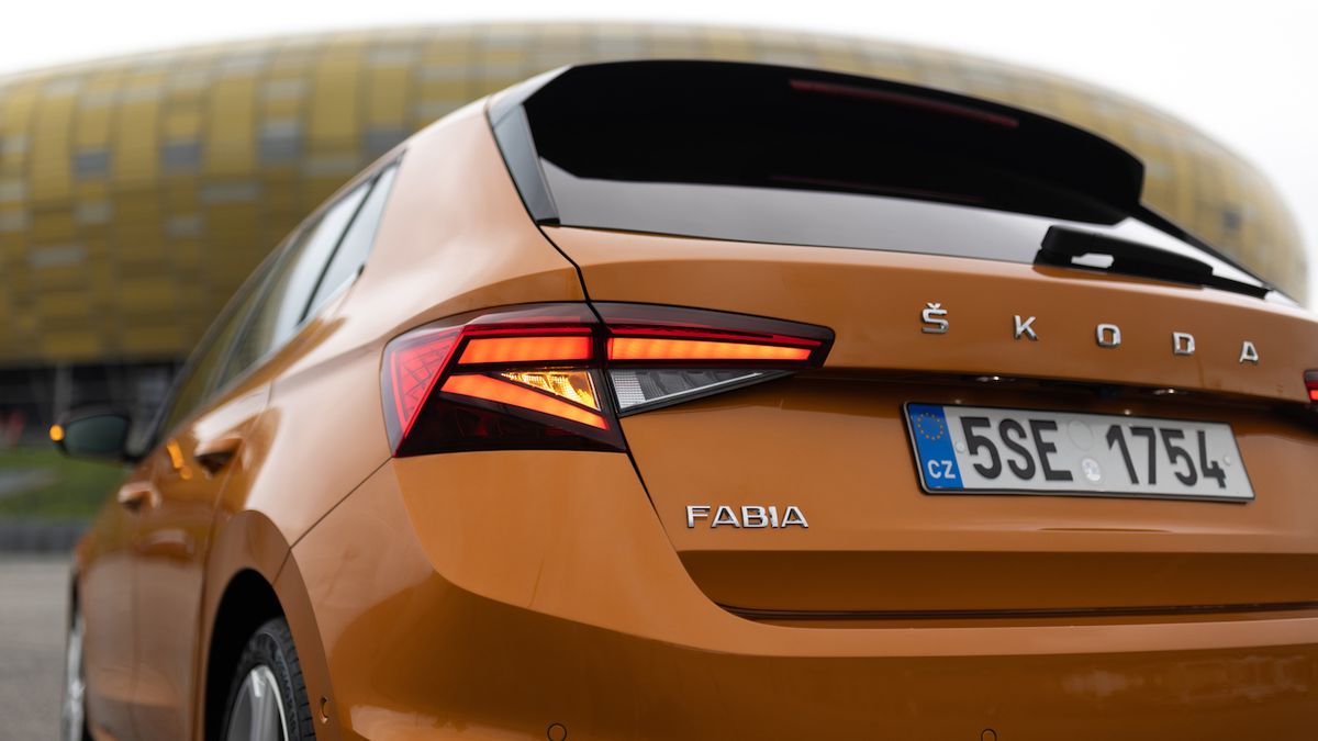 Prodej aut v Česku loni stoupl, nejprodávanějším byla Škoda Fabia